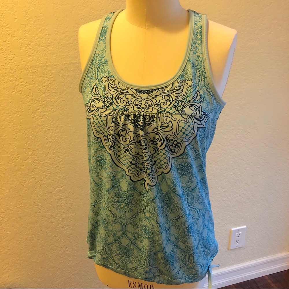 Athleta top with built-in sports bra 🏃🏻‍♀️- M